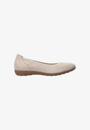 Chaussure plate pour femme beige avec bout rond, dessus en tissu et semelle en caoutchouc marron, vue de côté sur un fond blanc.