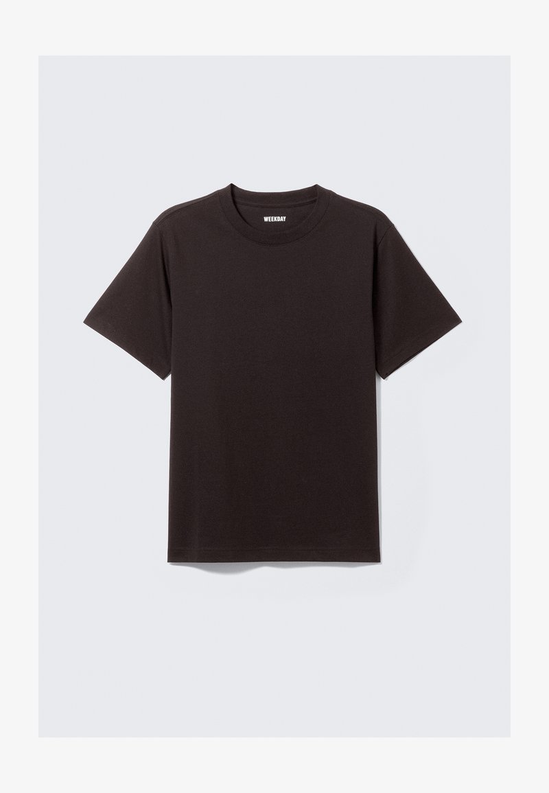 Schwarzes Baumwoll-T-Shirt mit Rundhalsausschnitt und kurzen Ärmeln. Einfaches Design ohne sichtbare Muster oder Akzente. Weiche Textur.