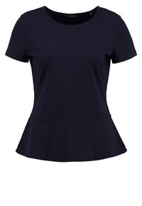 Marinblå peplum-top i mjuk tyg; har rund halsringning och korta ärmar, med en utvidgad bottensektion.