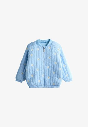 Giacca trapuntata azzurro chiaro con cerniera frontale, polsini ed orlo elastici, decorata con piccoli motivi di margherite bianche.