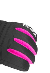 Sort vinterhandske med pink detaljer, der har en polstret design, fire fingerpladser og syet stof. Mærkets etiket er synlig på manchetten.