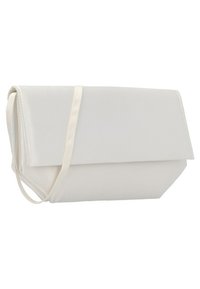Witte clutch bag met een gestructureerd klepontwerp, een gladde textuur en een dunne schouderband. Heeft een geometrische vorm en een minimalistisch design.