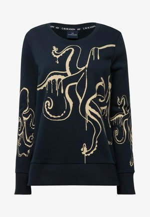 Granatowy sweter z długimi rękawami, z dużym złotym wzorem ośmiornicy z kroplami atramentu, wykonany z miękkiego materiału o luźnym kroju.