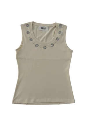 Top beige senza maniche con scollo rotondo, decorato con un semicerchio di decorazioni a forma di fiore argentate vicino al collo.