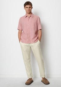 Marc O'Polo KURZARM REGULAR MIT BOWLING-KRAGEN - Overhemd - strawberry mauve
