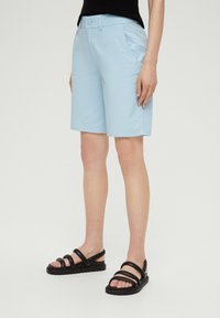s.Oliver REGULAR BERMUDA - Shorts - hellblau