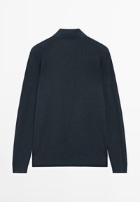 Pull à manches longues bleu marine sombre avec un col montant, des poignets côtelés et un ourlet droit, présenté de dos sur un fond blanc.