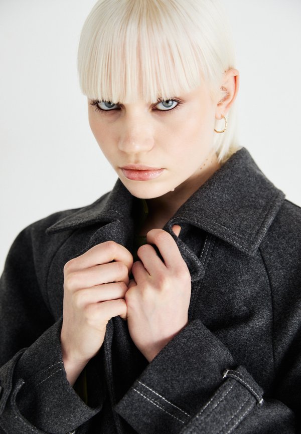 VMPOPMILEY - Trenchcoat2