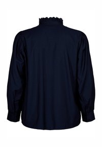 Camicia a maniche lunghe di colore blu navy con rouches arricciate sul collo, polsini con bottoni e silhouette morbida. Tessuto morbido con minima texture.