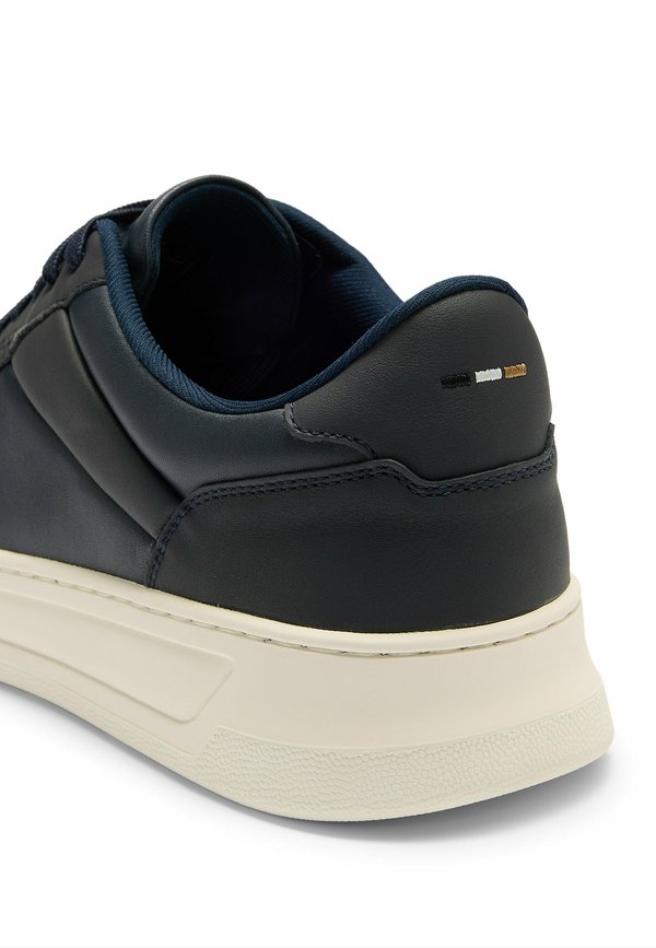 BALTIMORE - Trainers2