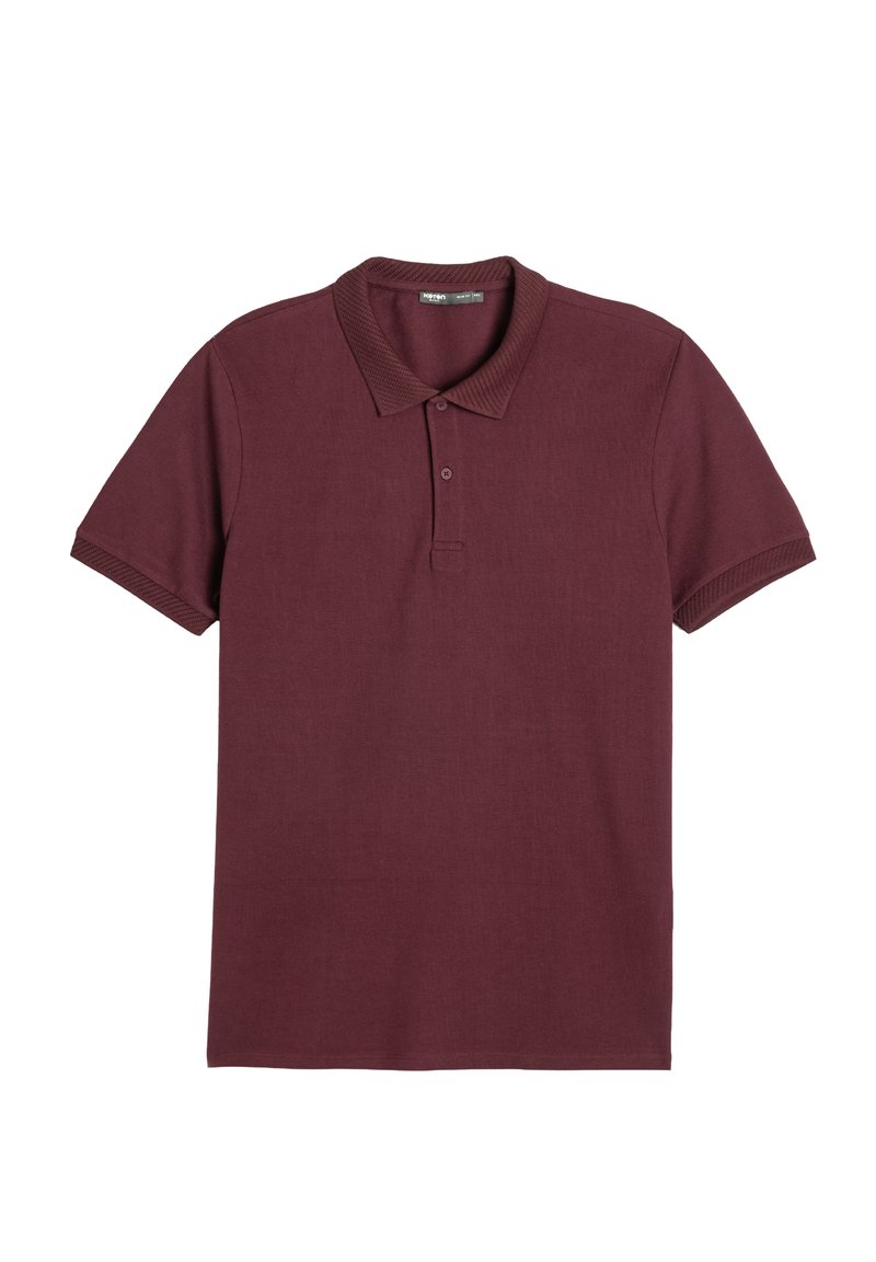 Bordeaux kortærmet polo skjorte med tekstureret stof, ribbet krave, tre-knap lukning og rene, kantede kanter.