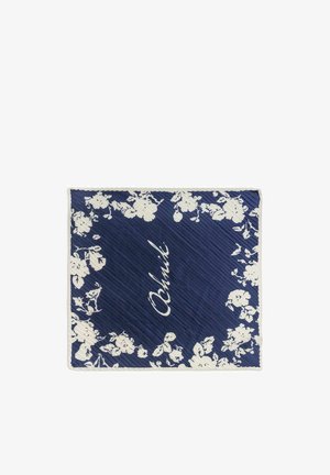 Kwadratowy szal w kolorze granatowym z białą kwiatową obwódką i napisem "Oshuk" w centrum.