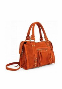 Sac à main en daim orange avec deux poignées et une bandoulière amovible. Dispose d'une quincaillerie dorée, d'une poche zippée et de franges sur les côtés.