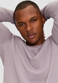 QS ROLLSAUM UND WASCHEFFEKT - Strickpullover - flieder