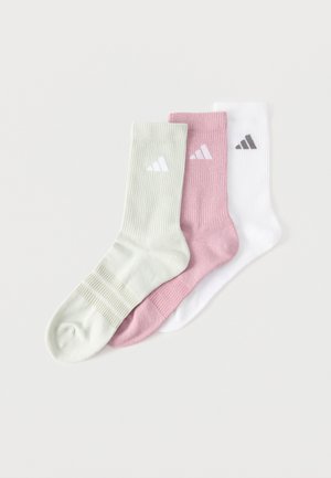 Trois chaussettes montantes côtelées en vert pâle, rose et blanc avec un petit logo Adidas sur chaque bord-côte, posées côte à côte sur un fond blanc.