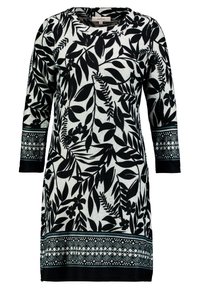 Robe noire et blanche en tissu doux, avec un motif de feuilles, des manches trois-quarts et une bordure texturée à l'ourlet.