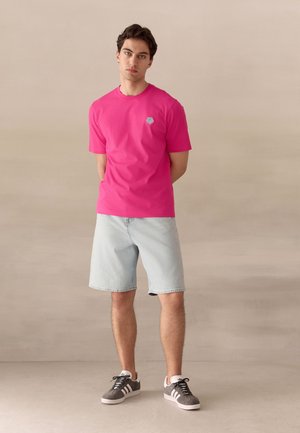 Next, REGULAR FIT - PLAIN EMBROIDERED T-SHIRT . - T-Shirt basic - pink licence keith haring