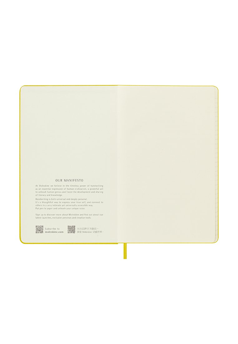 Gelbes Notizbuch mit Softcover. Im Inneren befinden sich unbeschriebene Seiten und ein gedrucktes Manifest über Handschrift. Enthält ein Lesezeichen aus Satin und QR-Codes.