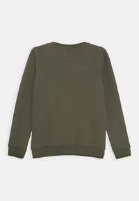 Felpa a maniche lunghe verde scuro con scollo rotondo e polsini e orlo a costine, mostrata da dietro su uno sfondo bianco.