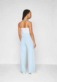 JDY JDYGEGGO NEW LONG PANT - Pantaloni - clear sky/black buttons