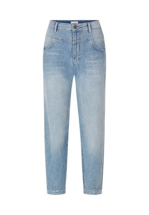 Jeans de mezclilla azul claro con cintura alta, diseño de pierna recta, presillas para cinturón, bolsillos frontales y un único cierre de botón metálico.