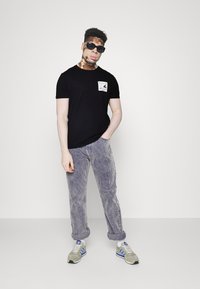 Brave Soul T-shirt estampada - jet black