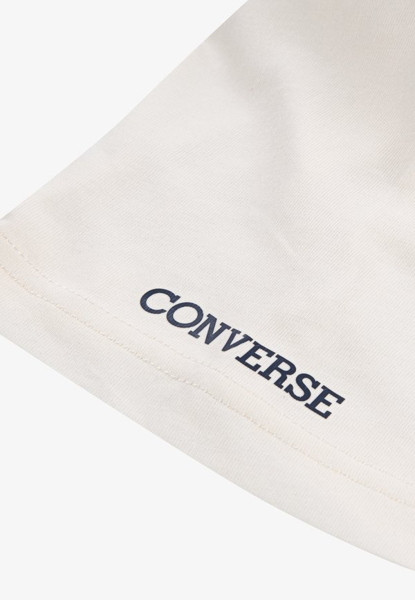 RETRO REMIX SNEAKER TEE - Print T-shirt - egret3