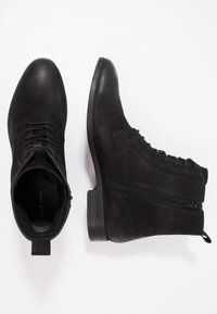 Pier One Botines con cordones - black