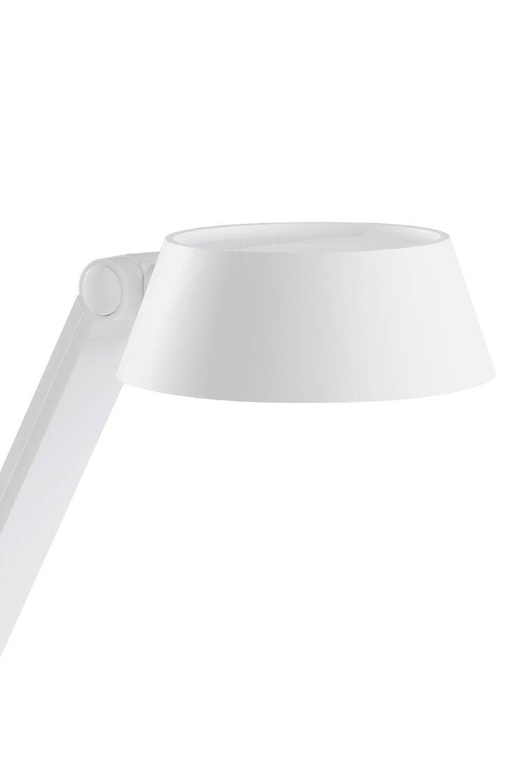 Biała lampa biurkowa z stożkowym kloszem i regulowanym ramieniem, charakteryzująca się gładkim matowym wykończeniem i minimalistycznym stylem.