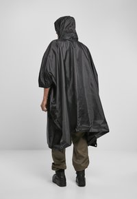 Brandit PONCHO - Vandeniui atspari striukė - black