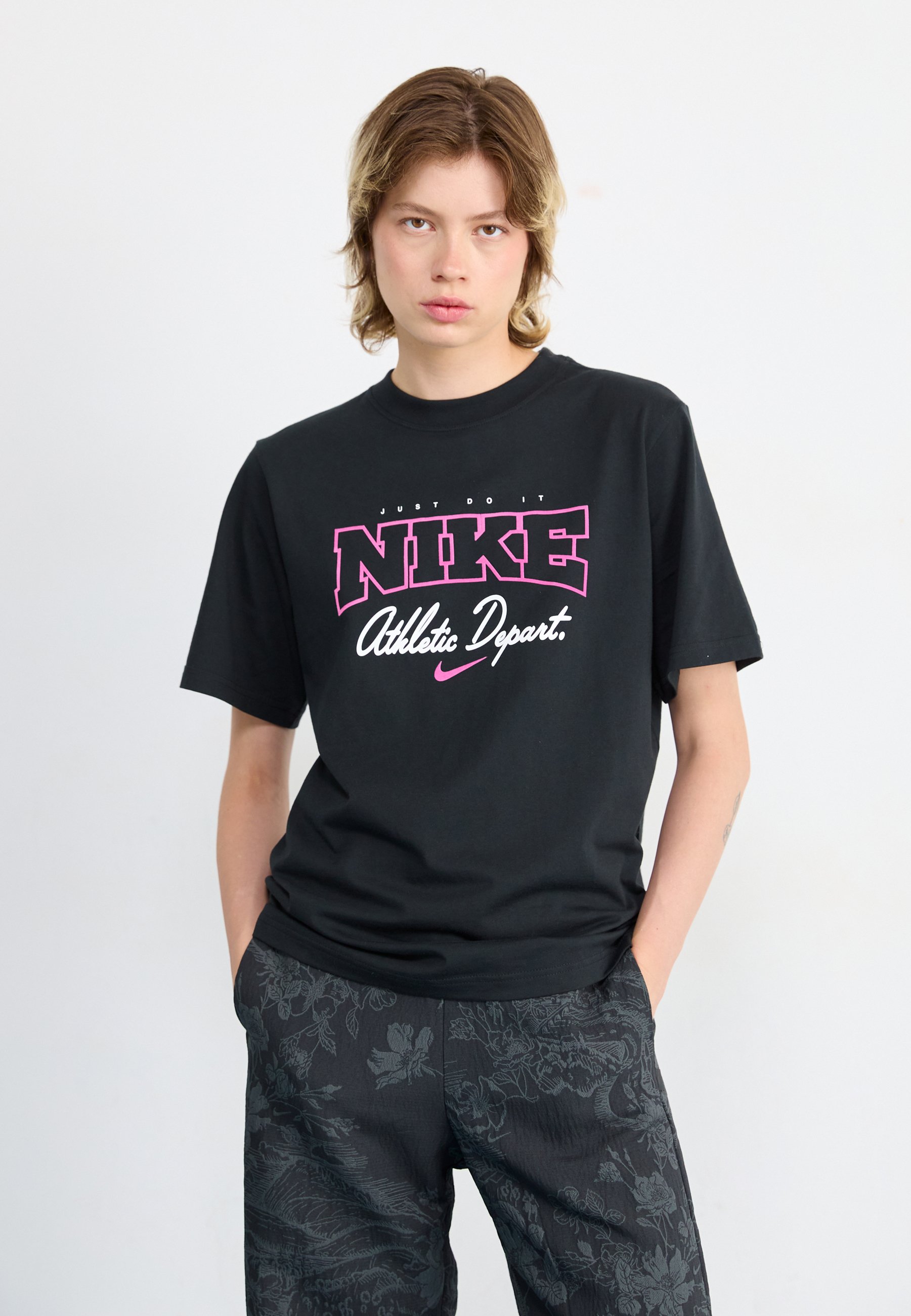 売れ筋商品|||ナイキ Tシャツ レディース トップス ASBURY CREW  - Print T-shirt - black/white Nike Sportswear ASBURY CREW - T-Shirt print - black/white