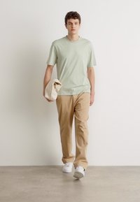 HUGO NILEY - Paprasti marškinėliai - light pastel green
