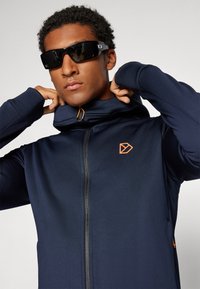 Didriksons ACKE FULLZIP  - Majica s kapuljačom i patentnim zatvaračem - dark night blue