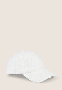 Cappellino da baseball bianco realizzato in materiale felpato testurizzato con visiera curva e logo ricamato davanti. Fodera interna liscia.