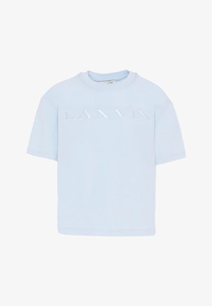 Svijetloplava majica kratkih rukava s izvezenim bijelim natpisom "LANVIN" povišenim preko prsa i okruglim izrezom.