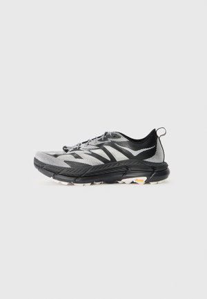 MAFATE SPEED 4 LITE UNISEX - Sneakers laag - black/white