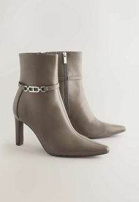 Non sélectionné, new taupe