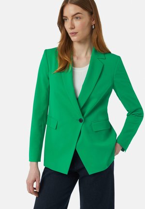 Grüner Blazer aus glattem Material, mit einem einzigen Knopfverschluss, zwei Fronttaschen und einem klassischen, taillierten Design.