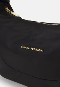 CHIARA FERRAGNI Handväska - black