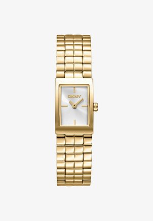 Goldfarbene rechteckige DKNY-Armbanduhr mit Gliederarmband, silbernem Zifferblatt, minimalistischen Stundenmarkierungen und zwei Zeigern, die 2:12 anzeigen.