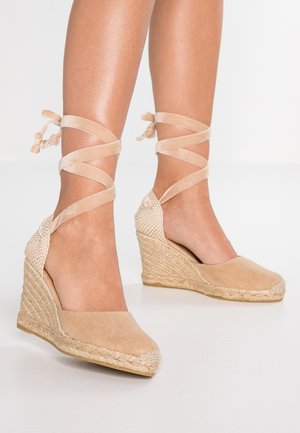 CLARA BY DAY - Sandały na obcasie - stone beige