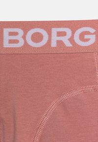 Ružičaste gaćice od mješavine pamuka sa bijelim "BORG" logotipom na elastičnom pojasu, s glatkom teksturom i prianjanjem.