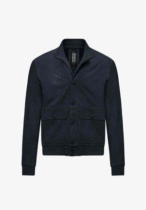 Granatowa kurtka z guzikiem z przodu, dwoma przednimi kieszeniami na klapę zapinanymi na guziki, ściągaczami na mankietach i dole oraz stójką.