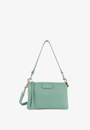 Borsa a tracolla in pelle verde menta con logo in tono oro, una tracolla singola e accessori in contrasto. Texture liscia, design minimalista e chiusura con zip.