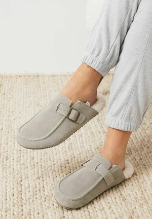 Sandalias planas - grey