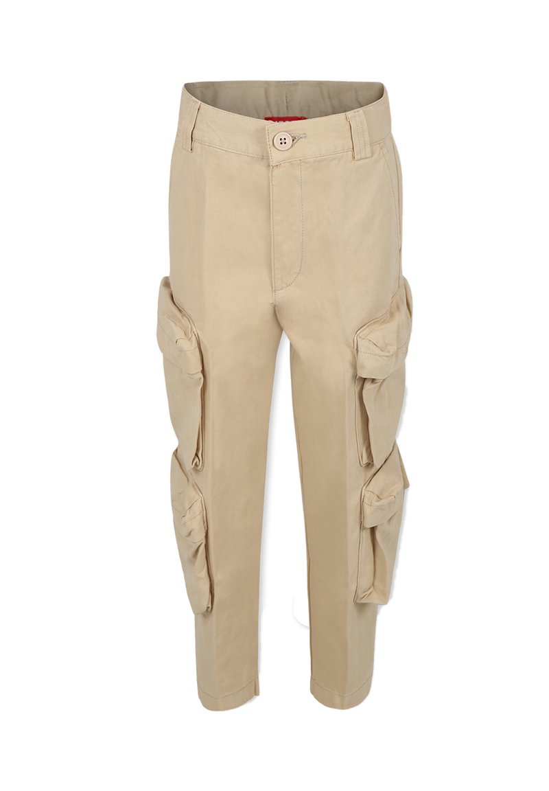 Beige cargo bukser med en tætsiddende design, der har flere sidelommer, en knaplukning og en glat overflade.