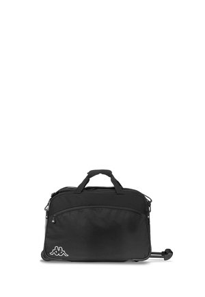 Sac de voyage noir à roulettes avec doubles poignées, poche avant zippée et poignée rétractable étendue sur fond blanc.