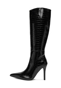 Cizme negre până la genunchi cu o textură lucioasă de crocodil, vârf ascuțit, toc subțire de tip stiletto și suprafață netedă.