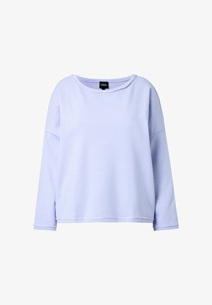 Lys lilla langærmet pullover med afslappet pasform og rå kant ved halsudskæringen, vist på hvid baggrund.