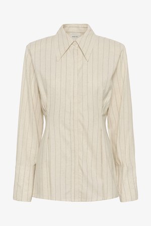 Bež dugačka košulja s dugim rukavima na kopčanje s tankim okomitim prugama i šiljastim ovratnikom.